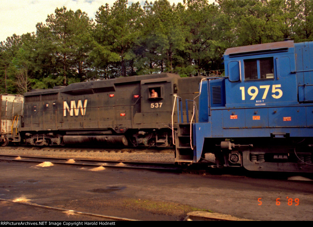 NW 537 working Glenwood Yard